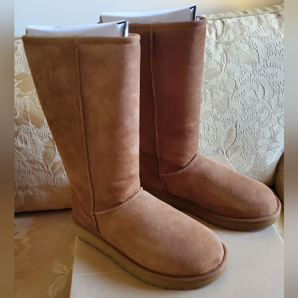 UGG Classic Tall ll Boots/ Chestnut